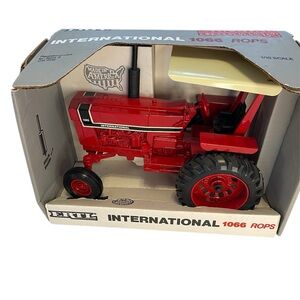 International 1066 ROPS Red Toy Tractor NWOT